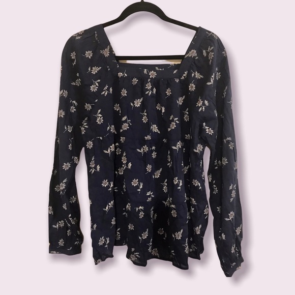 🌟SALE 2/$10.00‼️ OLD NAVY Women’s long Sleeve Navy Floral Blouse size M - Picture 1 of 6